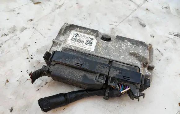 Volkswagen Golf VI Engine control unit/module 03C906024CK