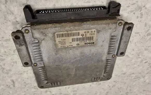 Peugeot 406 Engine control unit/module 9635156780 EDC15C2 0281010034