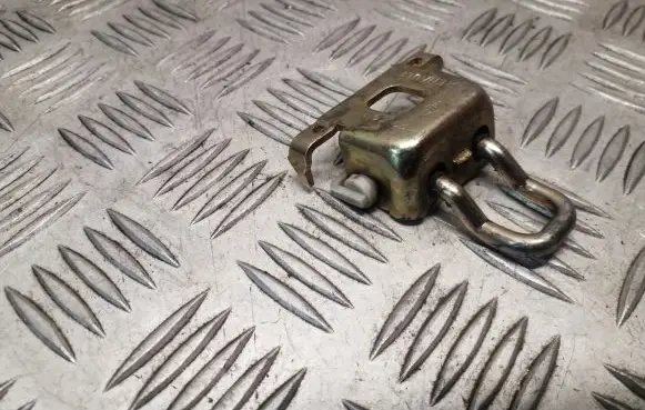 Renault Kangoo I Trunk lock loop 