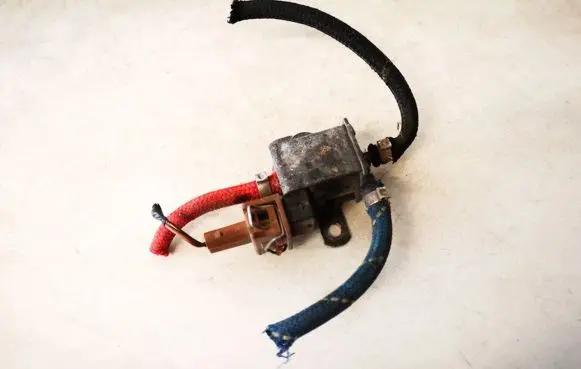 Volkswagen PASSAT B4 Turbo solenoid valve 028905283f