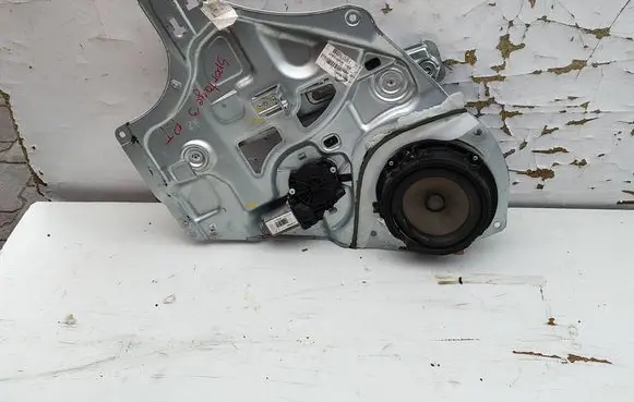 KIA Sportage Rear window lifting mechanism without motor 