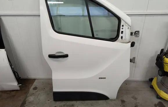 Opel Vivaro Front door