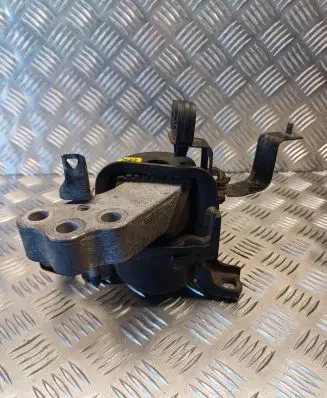Toyota Avensis T270 Engine mount bracket