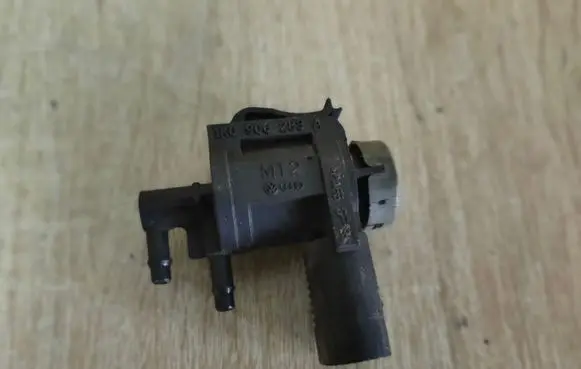 Audi A4 S4 B7 8E 8H Turbo solenoid valve 1K0906283A