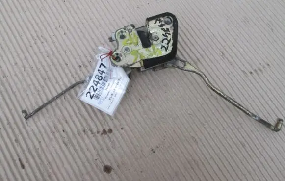 Hyundai Accent Front door lock