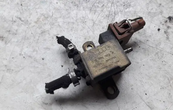 Ford Galaxy Vacuum valve 028906283F