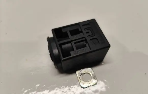 Audi A6 S6 C6 4F Battery relay fuse 4F0915519