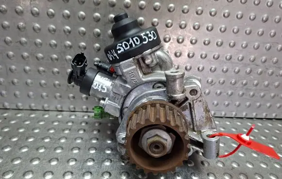 Renault Clio IV Fuel injection high pressure pump S27624015 0445010530