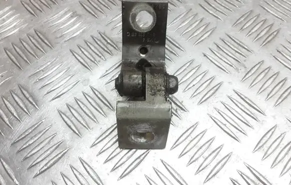 Skoda Octavia Mk2 (1Z) Front door lower hinge 6Y0831411C