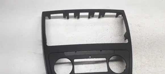 Radio/GPS head unit trim