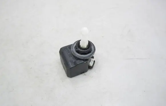 Headlight level adjustment motor