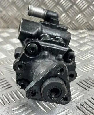 Audi Q7 4L Power steering pump 