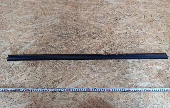 Fiat 500 Front door glass trim molding 1500139