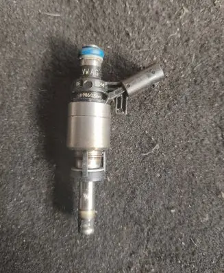 Volkswagen Golf VII Fuel injector 06l906036h