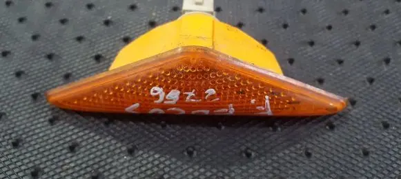 Ford Focus Front fender indicator light