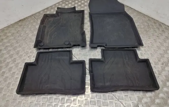 Renault Kadjar Car floor mat set 8201495015 8201574567
