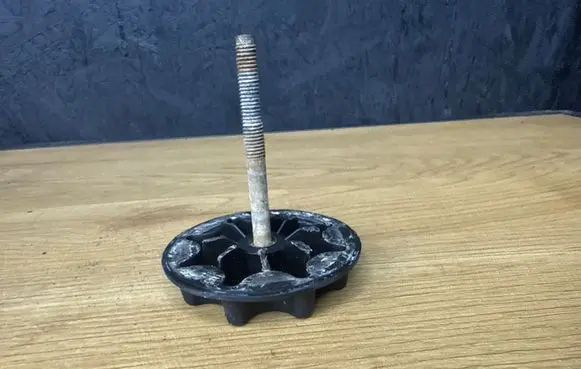 Toyota Avensis T250 Spare wheel bolt