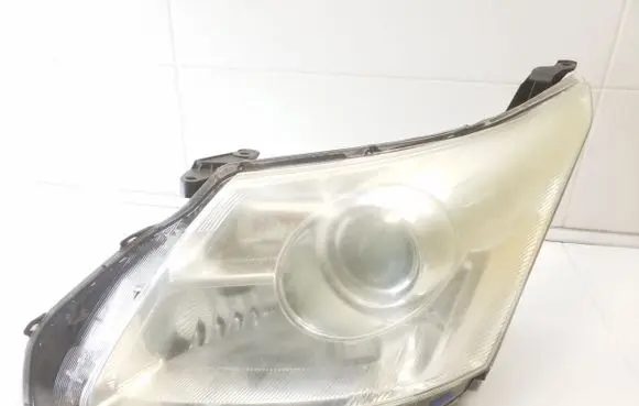 Toyota Avensis T270 Headlight/headlamp KOITO0514 8596751050