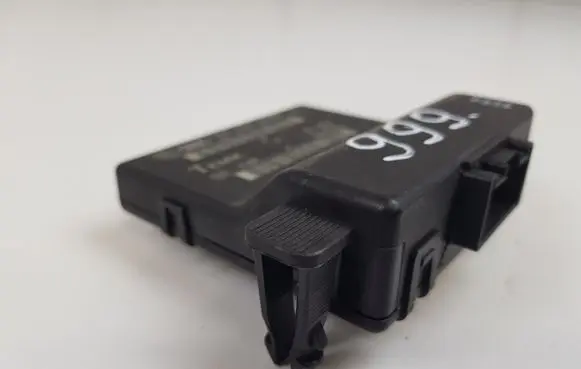 Audi A3 S3 8P Gateway control module 1K0907530B
