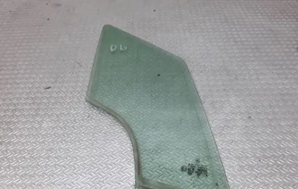 Mercedes-Benz A W168 Front door vent window glass four-door 