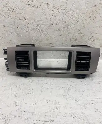 Jaguar XF X250 Dash center air vent grill 8X2319K617