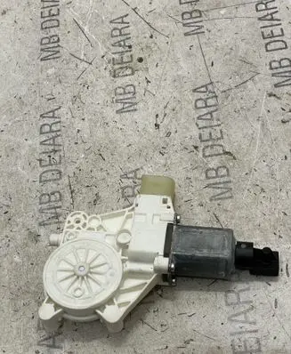 BMW M4 F82 F83 Front door window regulator motor 7046031