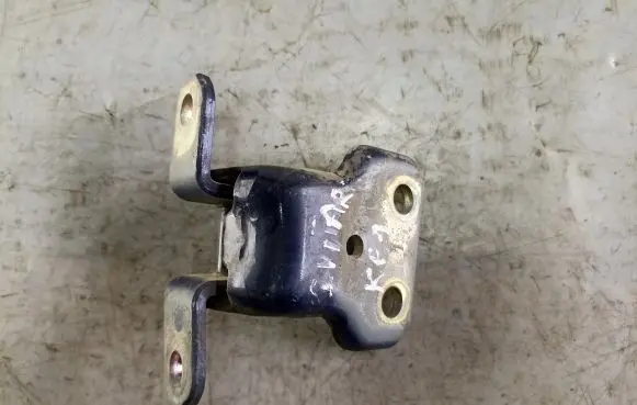 Suzuki Grand Vitara I Front door lower hinge 