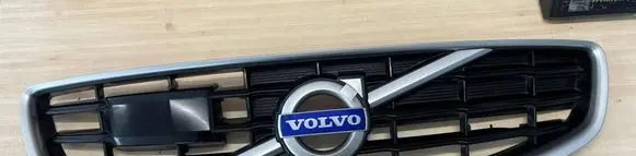Volvo V60 Front bumper upper radiator grill 31333693 31333691