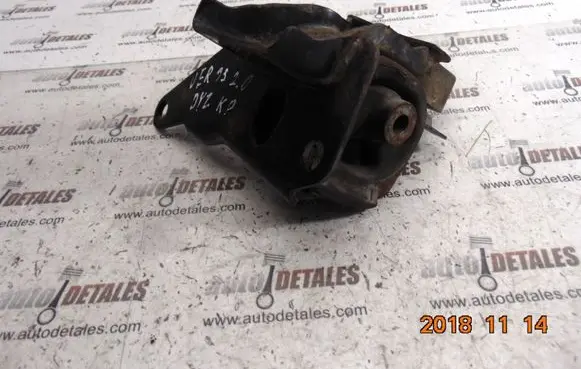 Toyota Corolla Verso E121 Engine mount bracket