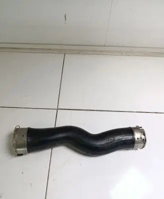 BMW 5 F10 F11 Intercooler hose/pipe 521108A