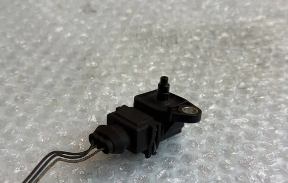 BMW 5 E39 Air pressure sensor 2246977