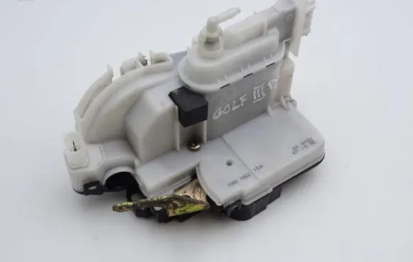 Volkswagen Golf III Front door lock 1H1837016K 1H0862154
