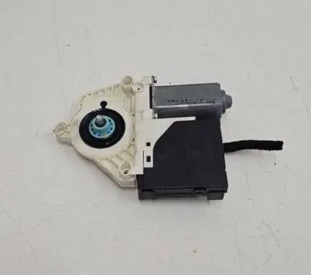 Volkswagen PASSAT B6 Front door window regulator motor 3C1837461L 1K0959701AC 980851123