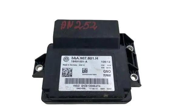 Volkswagen PASSAT CC Rear brake EMF control unit/module 3AA907801H