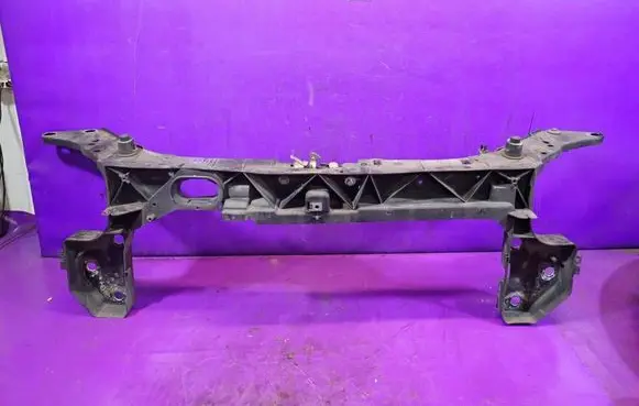 Renault Clio III Front bodywork piece 8200290148