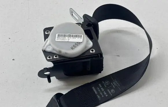 Renault Captur Rear seatbelt 307797099 5032J1K2CN 888405148R