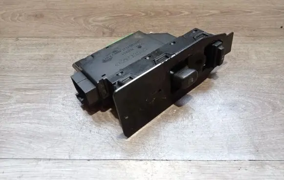 Volvo V70 Electric window control switch 30746075