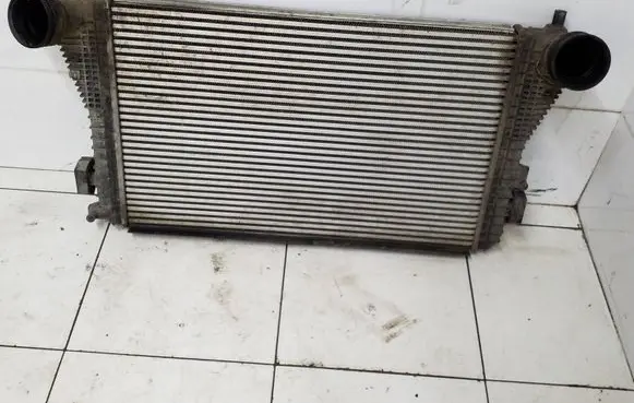 Skoda Octavia Mk2 (1Z) Intercooler radiator 1k0145803m
