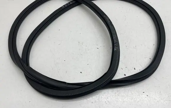 Volkswagen Jetta VII Rear door rubber seal (on body) 17A867914A