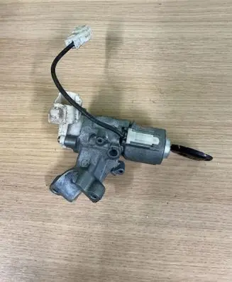 Toyota RAV 4 (XA20) Ignition lock 45020423 1081