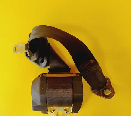 Peugeot Partner Rear seatbelt 044069