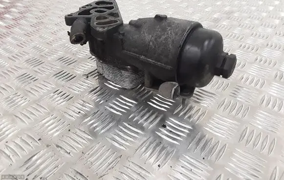 Peugeot 5008 Oil filter mounting bracket