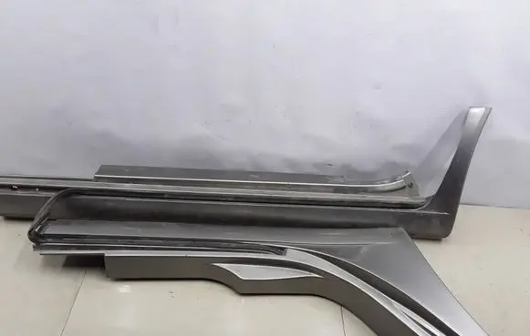 Chrysler 300M Sill 4574724 4574778