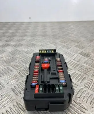 BMW 3 F30 F35 F31 Fuse module 9224879 L000009606L