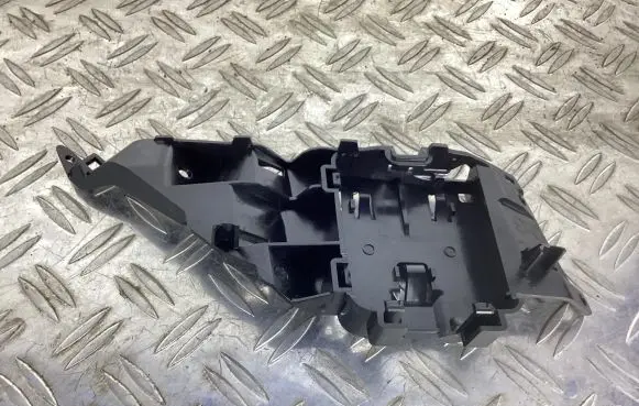 Headlight/headlamp mounting bracket