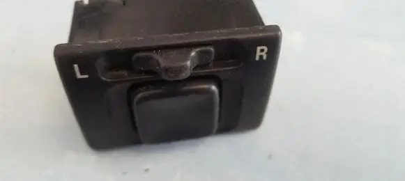 Wing mirror switch
