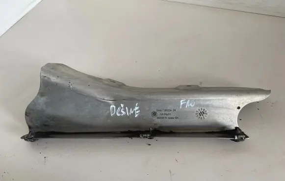 BMW 5 F10 F11 Heat shield in engine bay 7185204 24640010