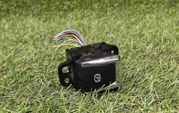 Nissan Leaf II (ZE1) Hand parking brake switch 