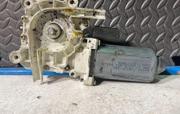 BMW 7 E38 Front door window regulator motor 190131101 83521619
