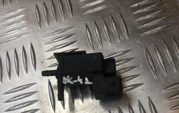 BMW 3 E46 Vacuum valve 